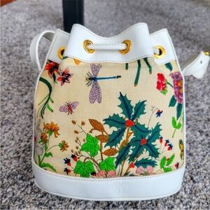Adorable, Authentic Vintage Gucci Flora Bag